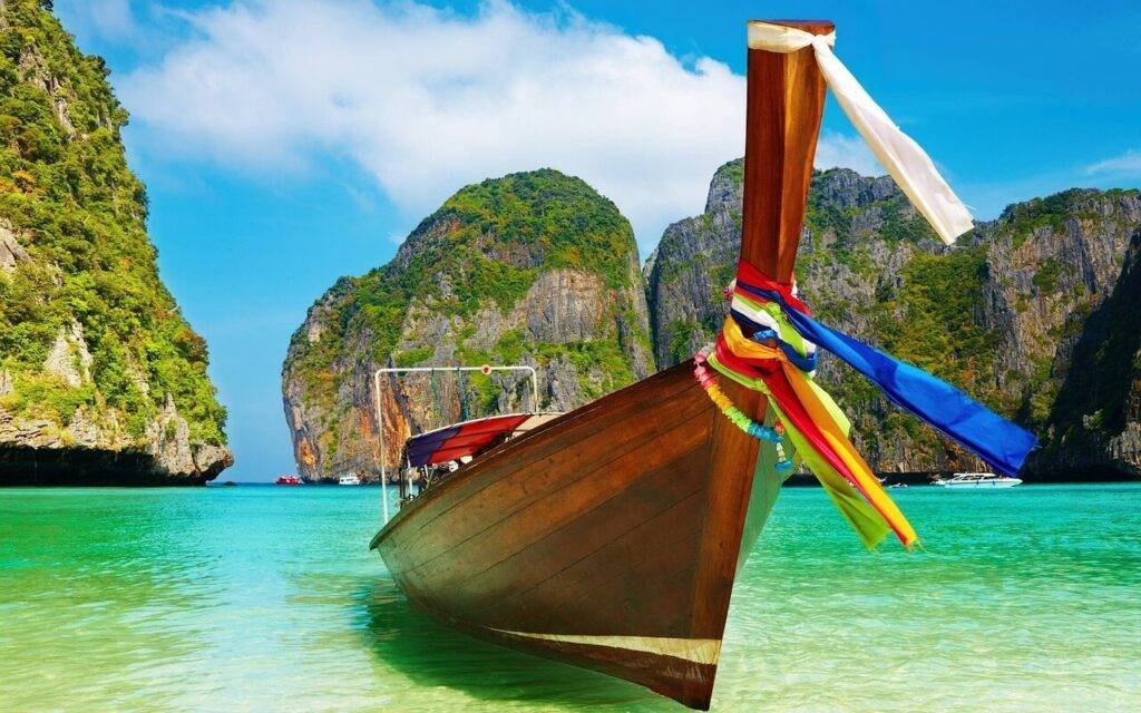 Curated Travel Delights: Your Passport to Simplicity and Fun! 9 halong-bay