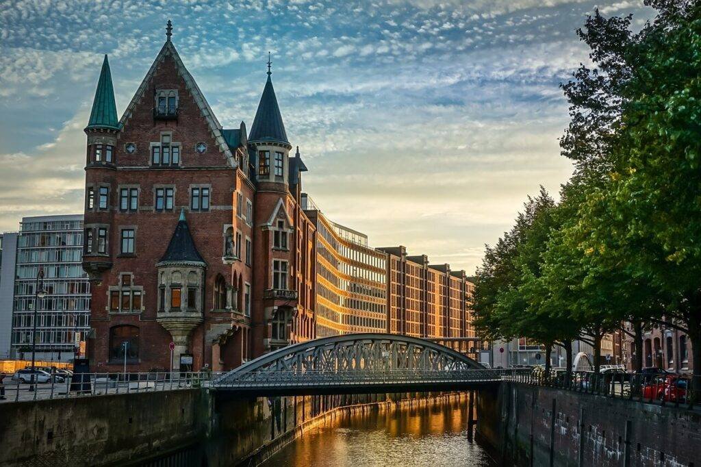 Curated Travel Delights: Your Passport to Simplicity and Fun! 6 hamburg