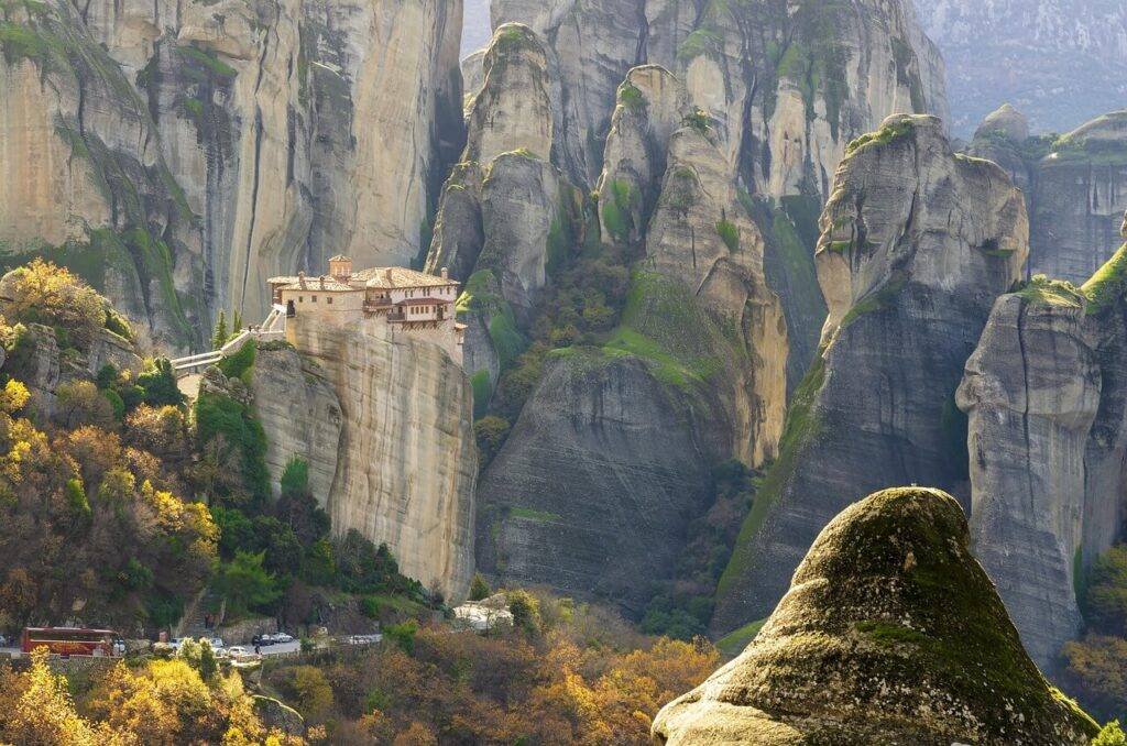 Curated Travel Delights: Your Passport to Simplicity and Fun! 7 meteora