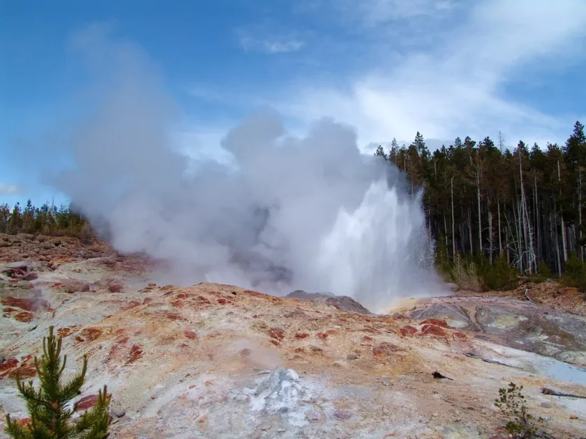 Top Things to Do in Yellowstone: Guide to Top 10 Activities 10 Old-Faithful-Geyser