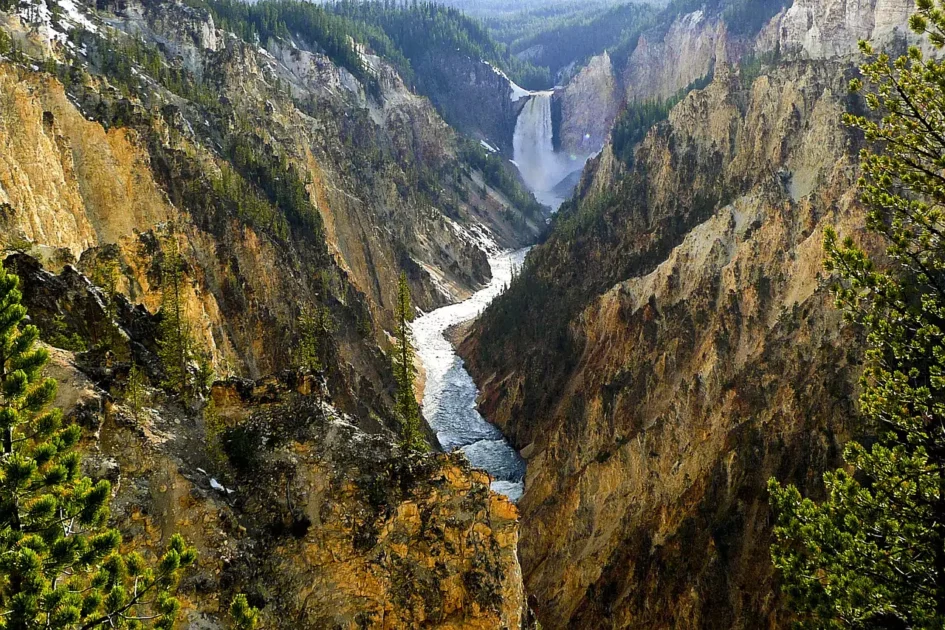 Top Things to Do in Yellowstone: Guide to Top 10 Activities 9 yellowstone-river