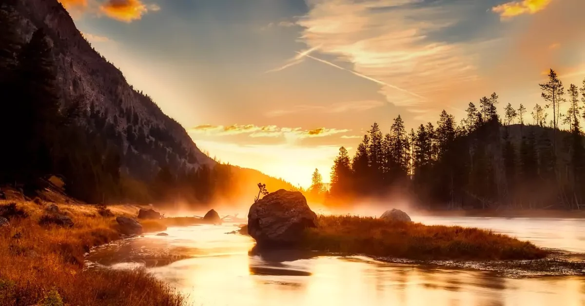 Top Things to Do in Yellowstone: Guide to Top 10 Activities 4 yellowstone-sunset