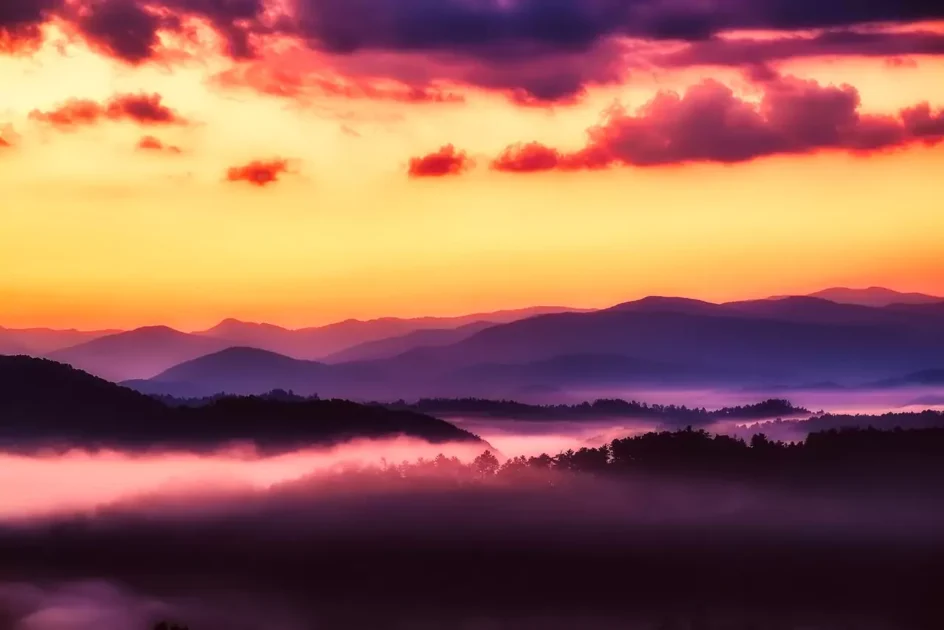 Top Romantic Spots: Places To Visit In Tennessee For Couples 4 great-smoky-mountains
