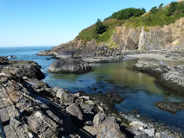 15 Things To Do Near Cannon Beach Oregon: An Ultimate Guide 10 oregon-coast-usa-bay-rocks