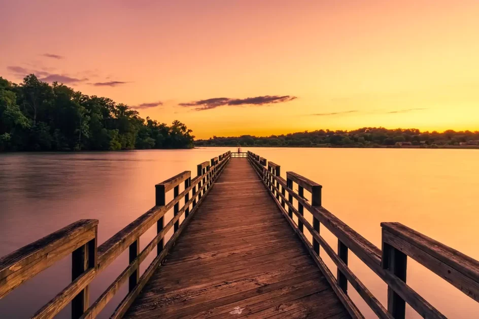 Top Romantic Spots: Places To Visit In Tennessee For Couples 7 pier-dock-tennessee
