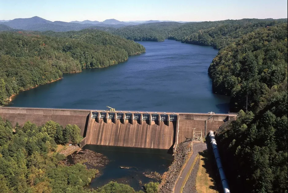 Top Romantic Spots: Places To Visit In Tennessee For Couples 9 tennessee-river-water-dam